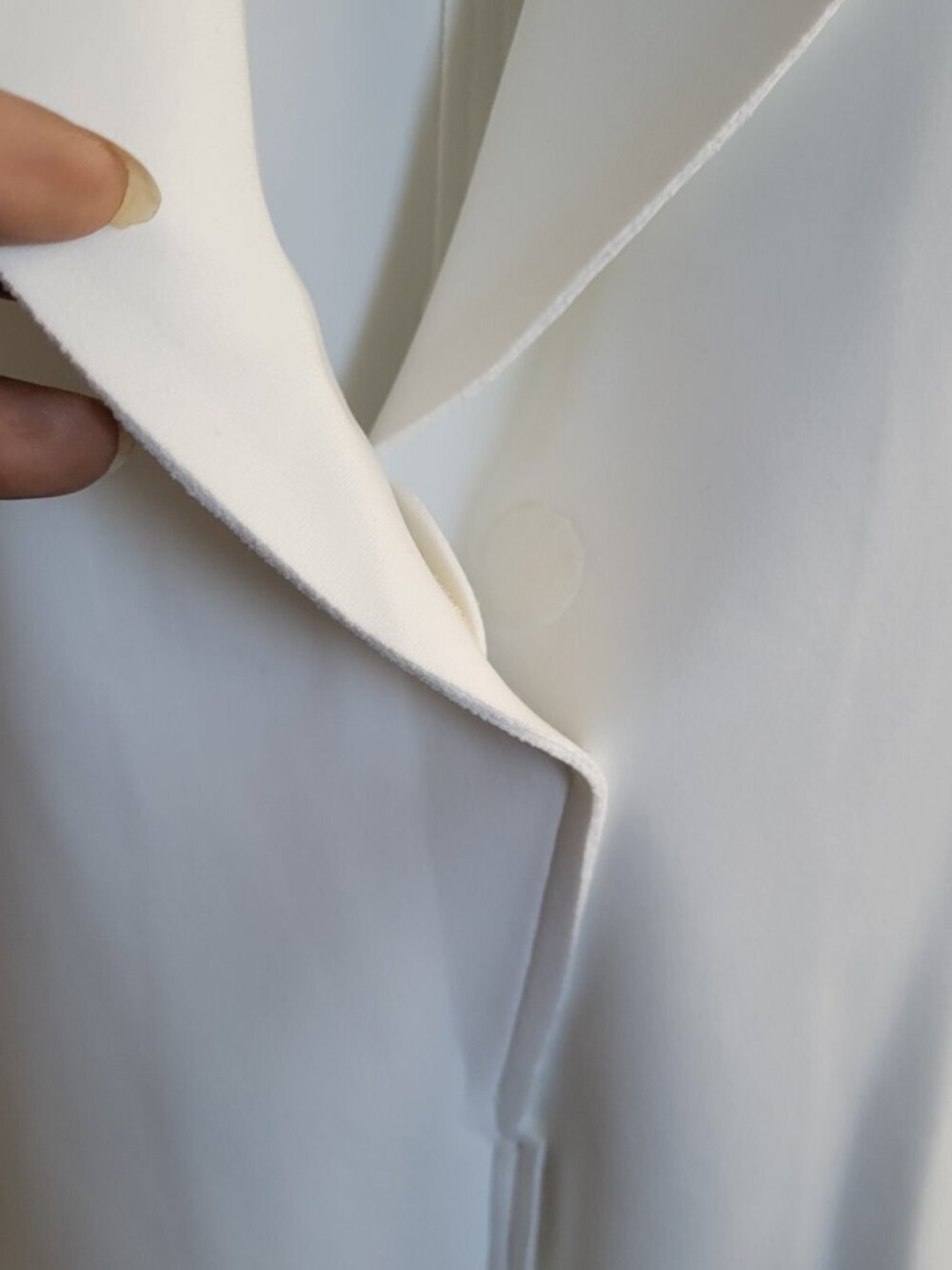 Norma Kamali Long-Sleeve Pure White V-Neck Single-Breasted Jumpsuit - Picture 8 of 16